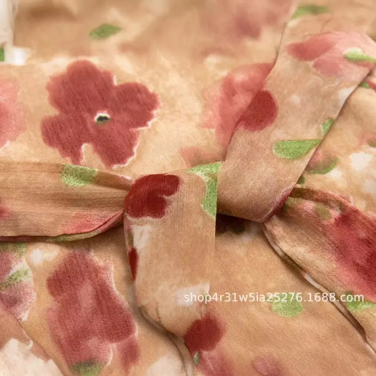 Женское приталенное платье во французском стиле элегантное без рукавов с