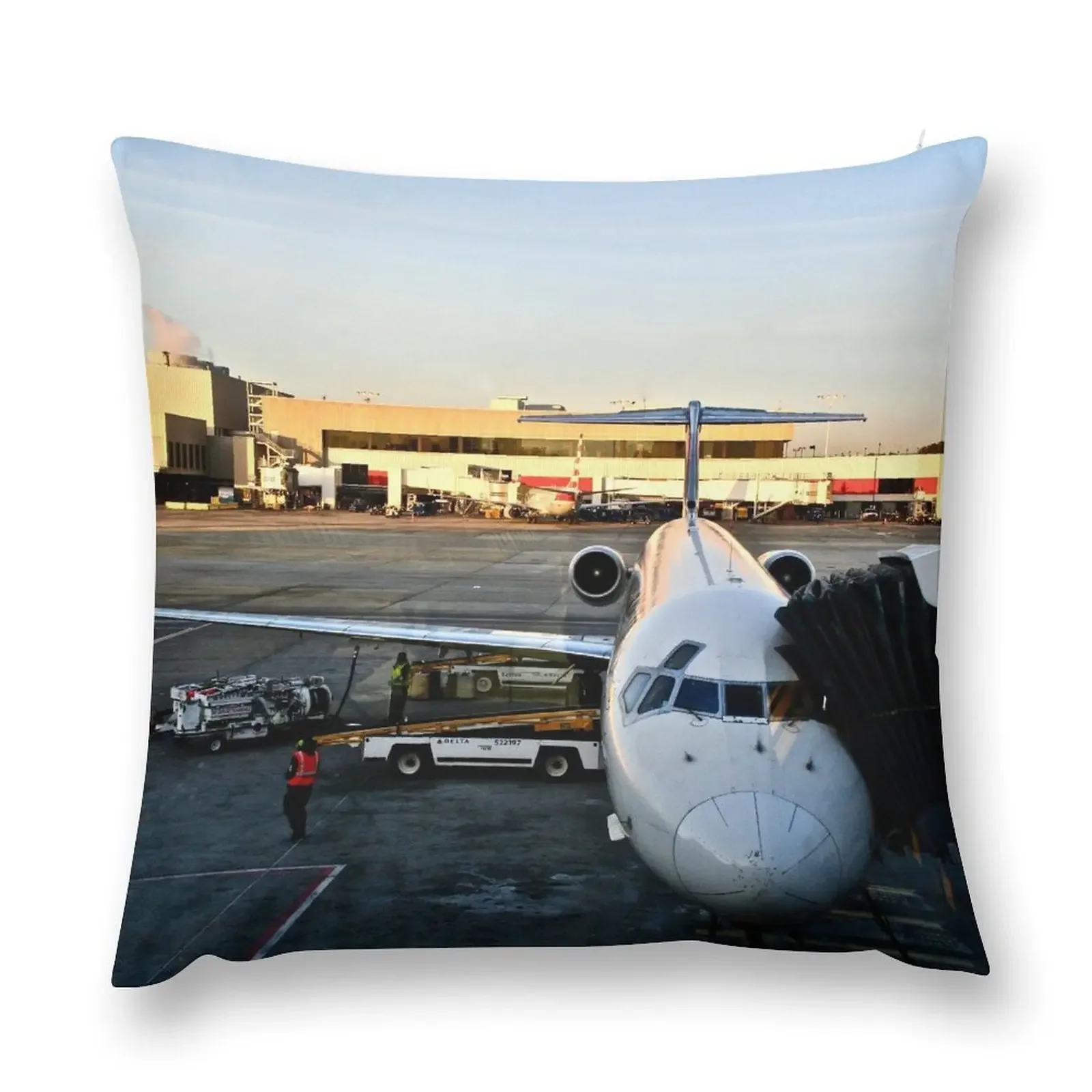 Фото McDonnell Douglas MD-80 - Декоративная подушка Gate Action, декоративные подушки для гостиной, чехол для дивана, наволочки, подушка №1