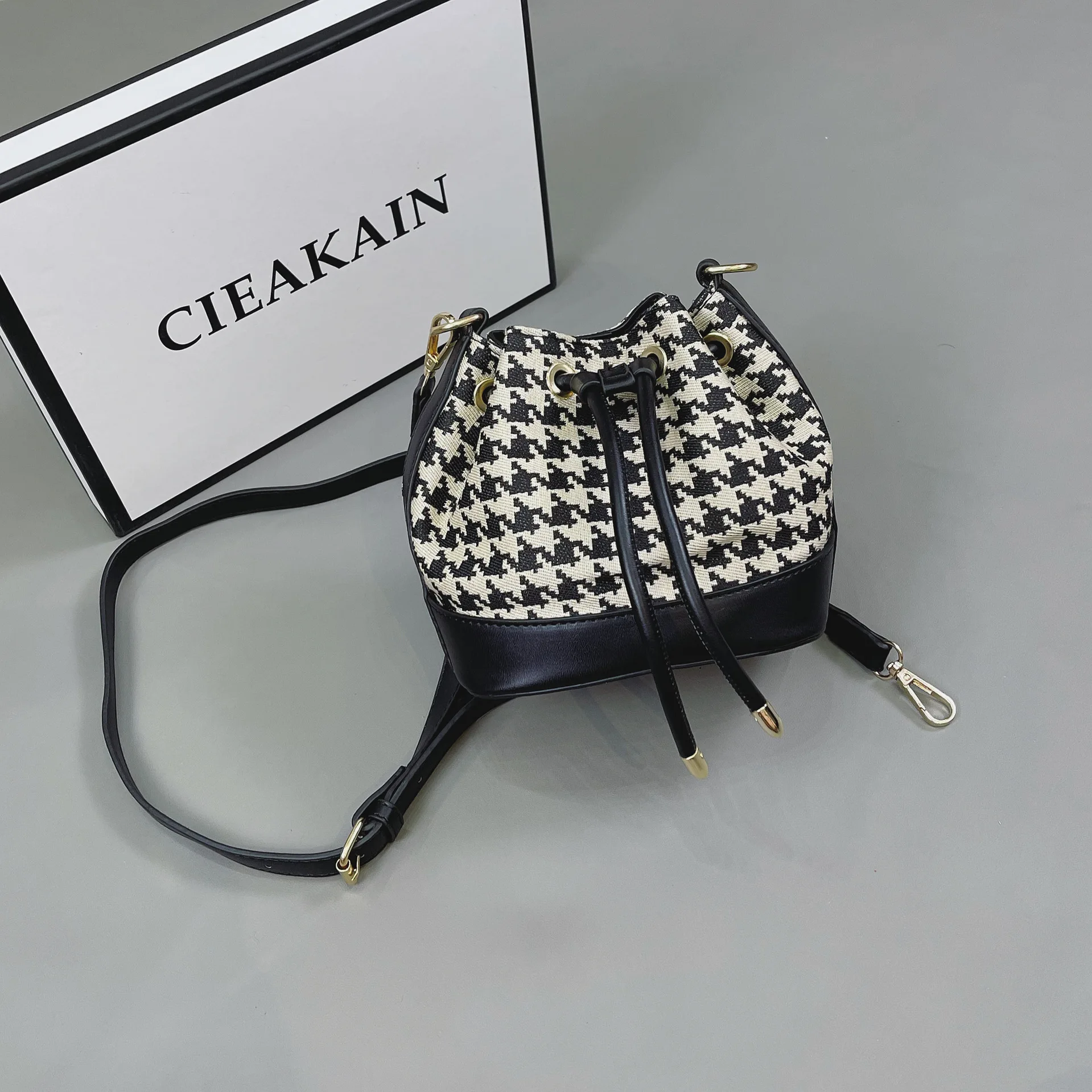 

High Quality Mini Small Bucket Bag for Female 2022 New Trendy Fashion All Match Ins Houndstooth Messenger Shoulder Bag Cc Gg