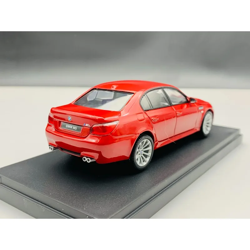 Фото Модель автомобиля KYOSHO M5 E60 из литого металла, масштаб 1:43 №5