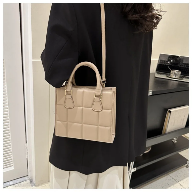 Portable Commuter Texture Western Style Small Square 2023 New Women's Chocolate Plaid Shoulder Messenger Bag