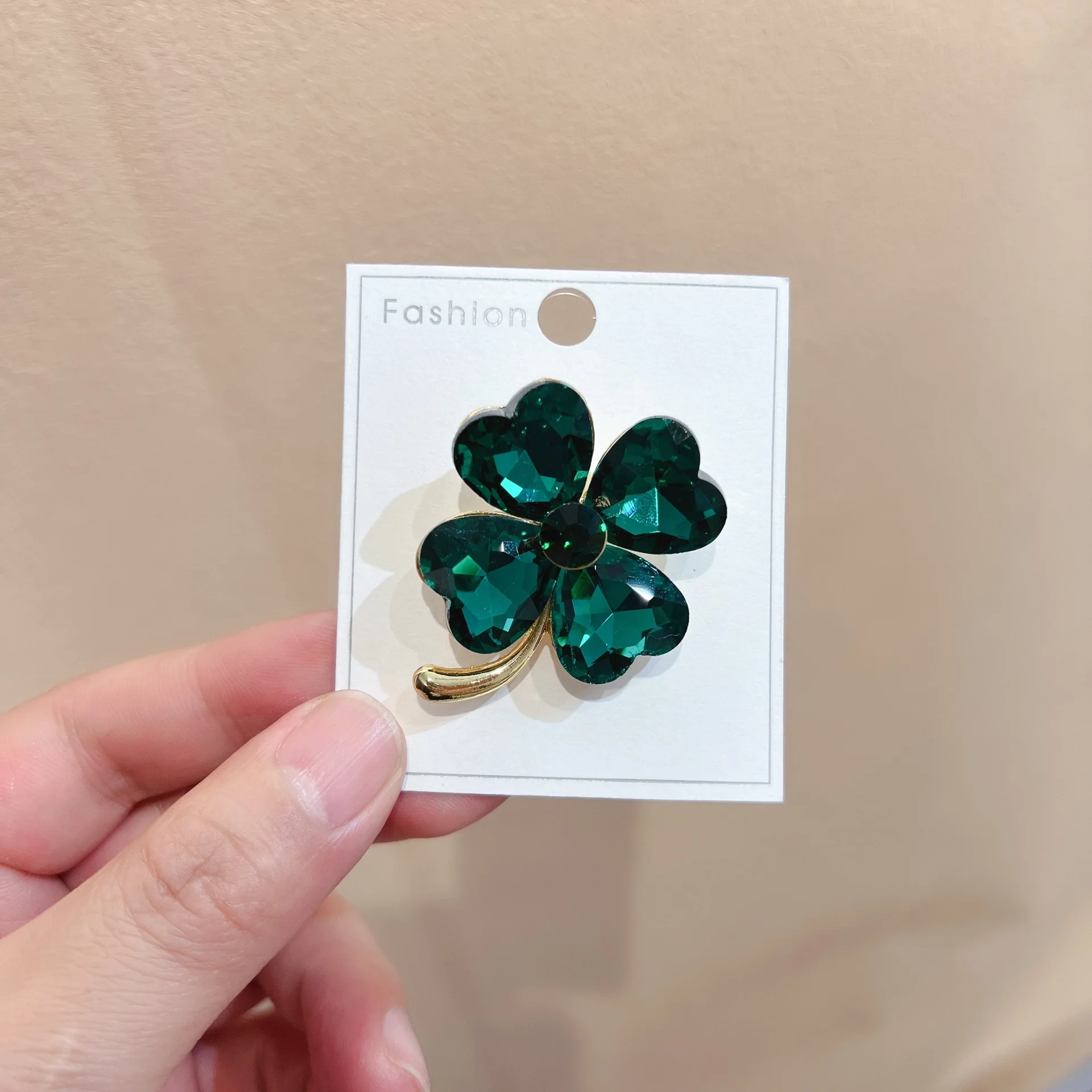 

Crystal Green Shamrock Four Leaf Clover Brooch Pin for Women Girls Charm Lapel Pin Jewelry Clothes Collar Dress Scarf Decoration