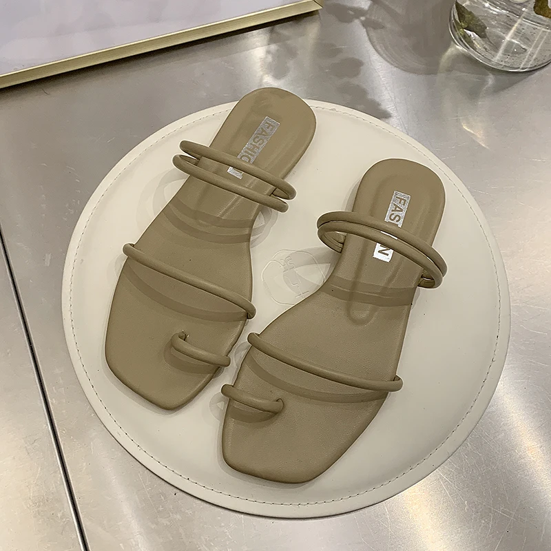 Сандалии на плоской подошве bkicute 2022 женские летний с квадратным носком ремешком |