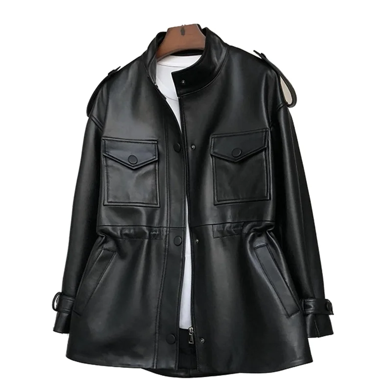 

Женское кожаное пальто с завязками на воротнике