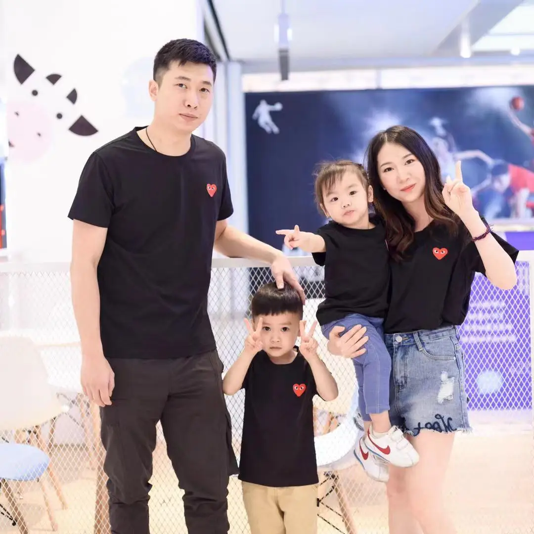 

Fashion Season 7 Brand Red Black Love PLAY Embroidery Couple Style Casual Round Neck Short Sleeve T-shirt