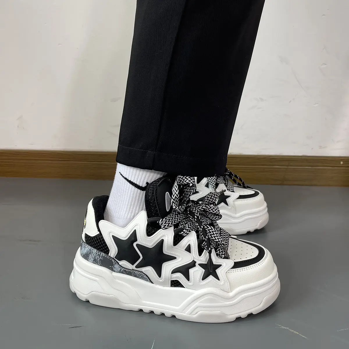 Новинка Осень-зима 2023 удобная повседневная обувь на платформе увеличивающая