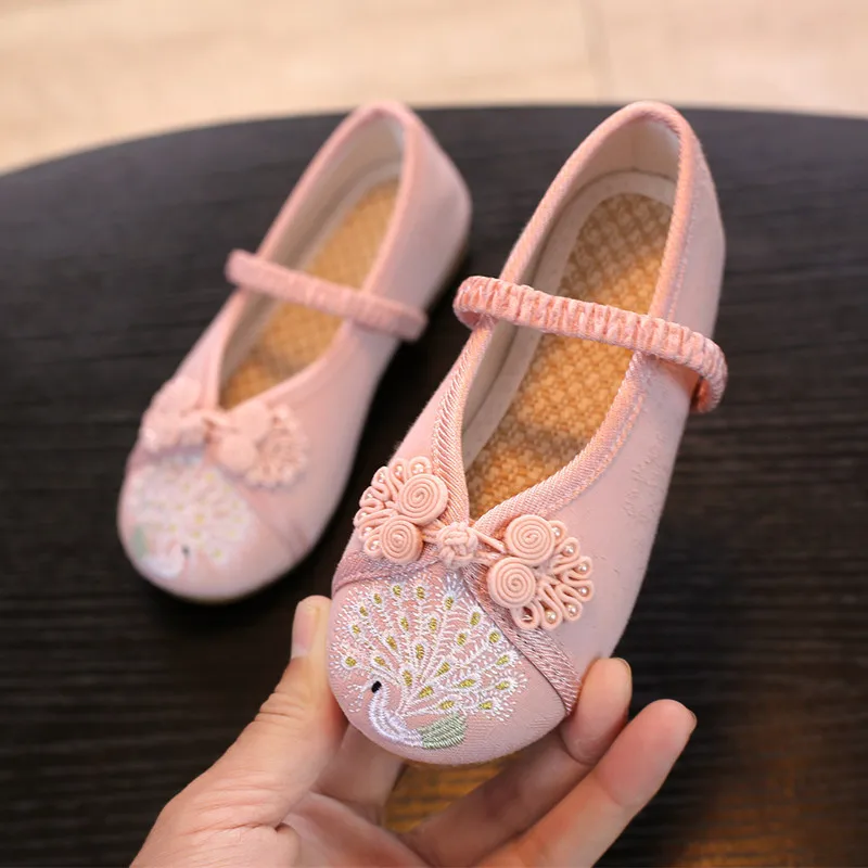 

Hanfu Shoes Girls Cheongsam Old Beijing Chinese Children Embroidered Baby Shoes Flats Princess Dancing Outdoor Peacock Buckle