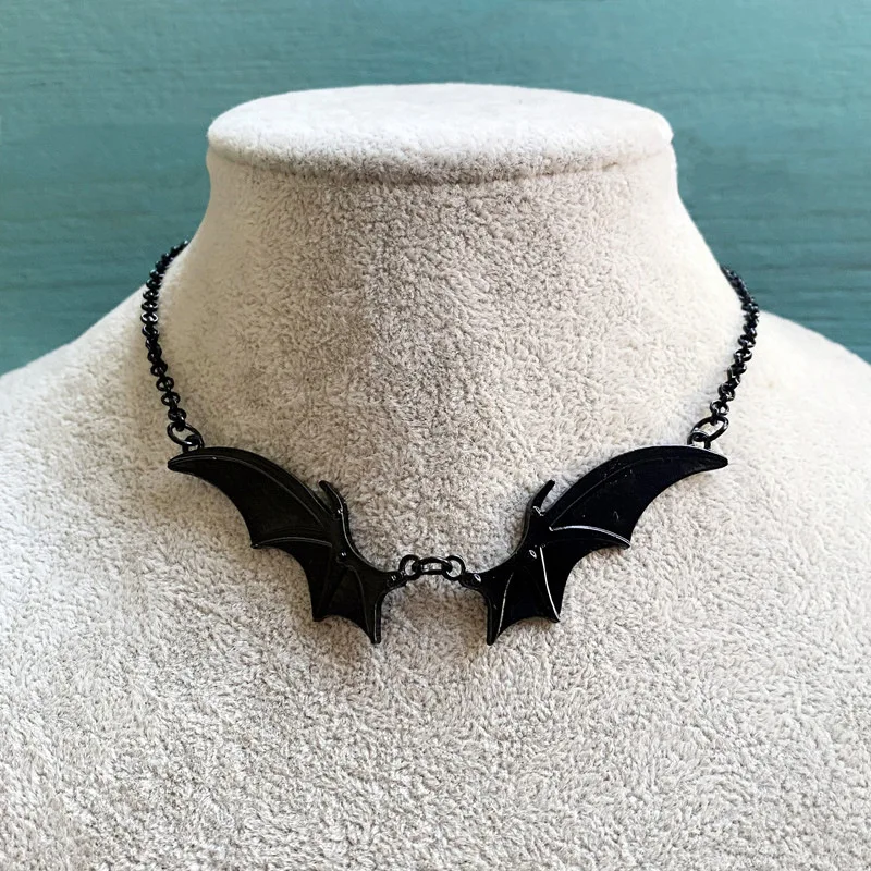 

2022 Vintage Gothic Jewelry Bat Vampire Pendant Necklace for Women Fashion Creative Party Favor Horror Witchcraft Women Choker