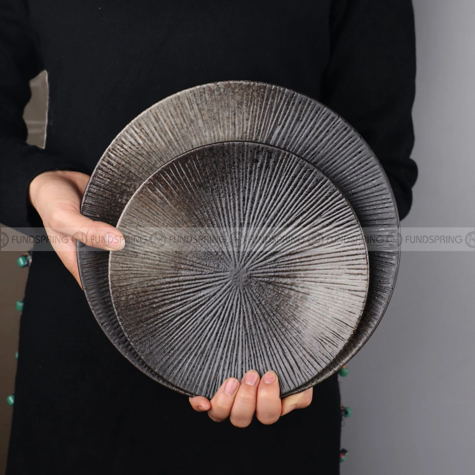 

Японская керамическая плоская тарелка Ретро полосатая тарелка творческая Персонализированная тарелка набор из 2 шт.