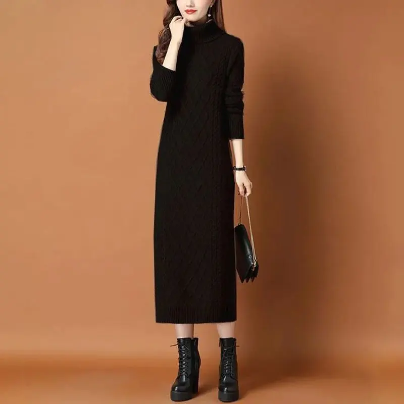 Женское трикотажное платье-водолазка