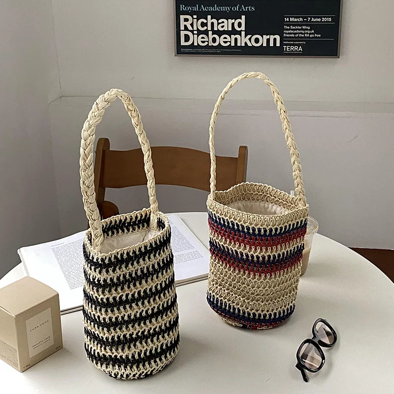 

Summer Bucket Shaped Shoulder Bag Drawstring Design Grass Woven Tote Bags Fashion Women's Stripe Handbag for Lady
