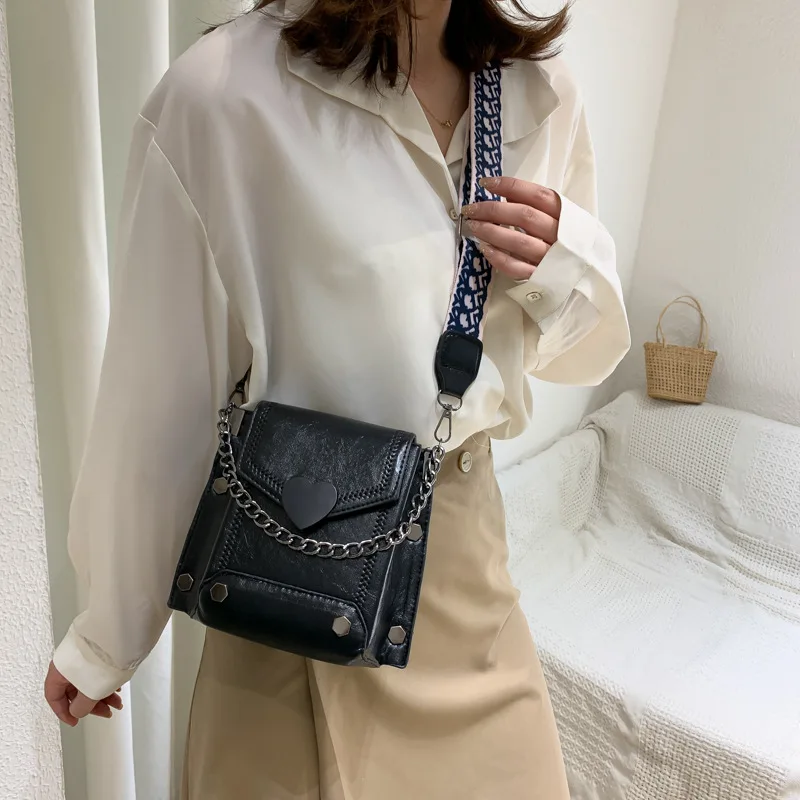 

2023 New Women's Handbag Messenger Crossbody Bag Retro Heart-Shaped Lock Women's Shoulder Bag Sac A Main Femme Bolsas De Mujer