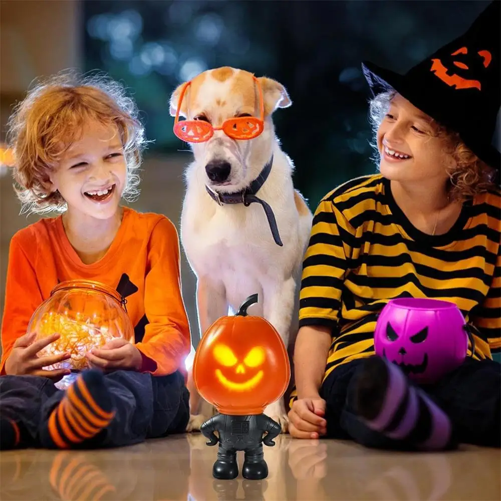 Люди с тыквой на Хэллоуин которые споют и говорят декоративные реквизиты