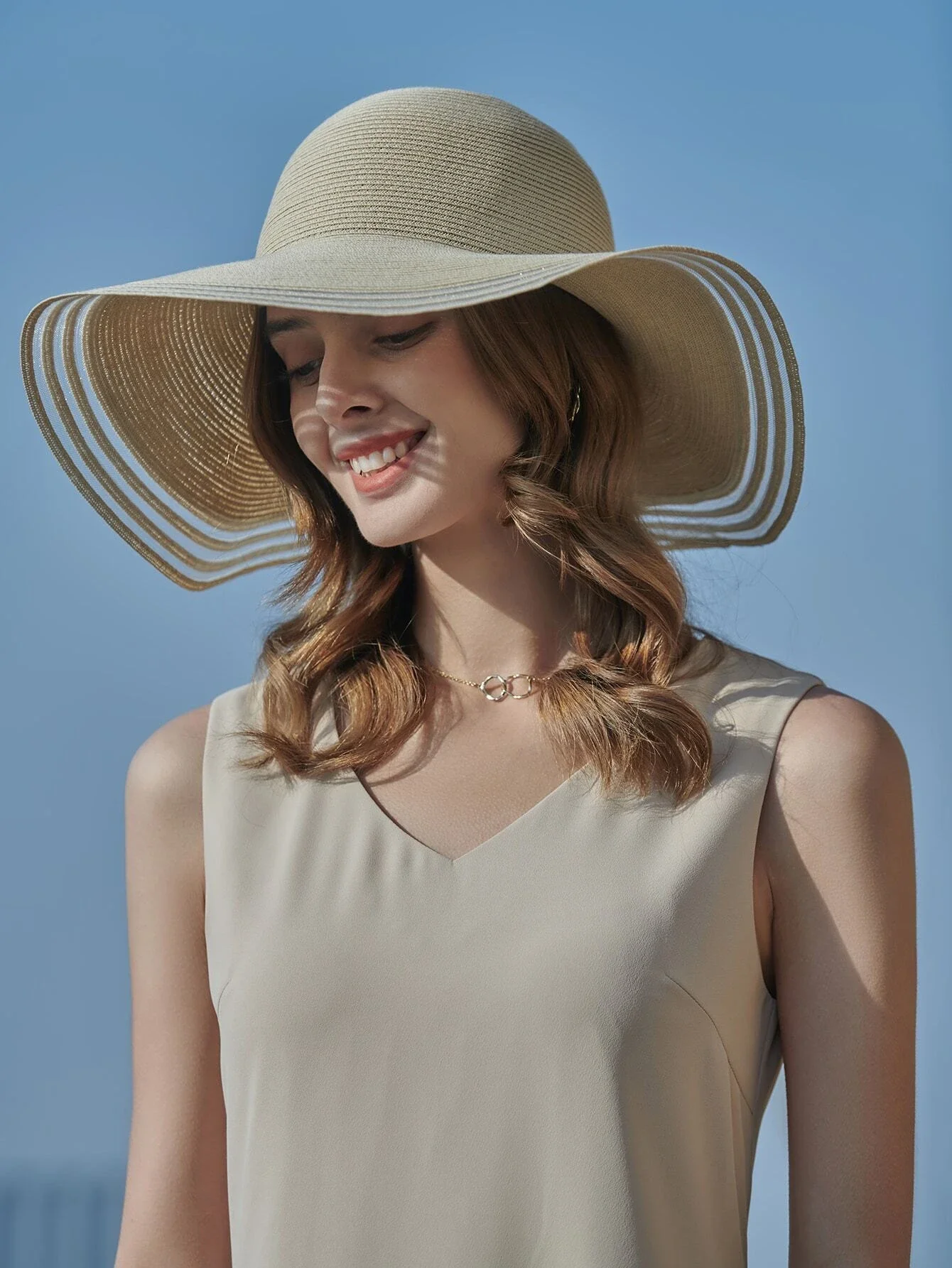 

Contrast Mesh Wide Brim Straw Hat