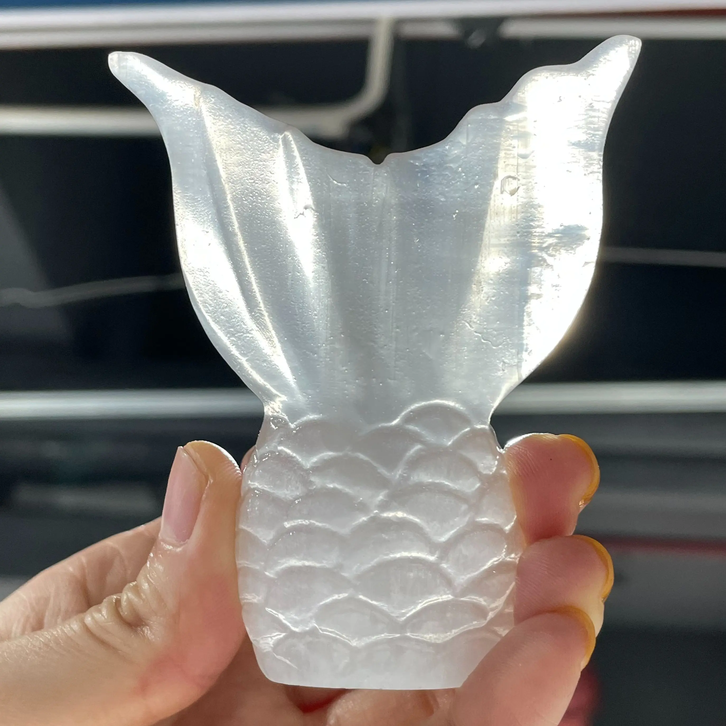 

Hand-Carved Natural Selenite fish tail Reiki Gypsum Crystal Ore Statue Ornaments Home Decoration Craft Mineral Decoration 1pcs