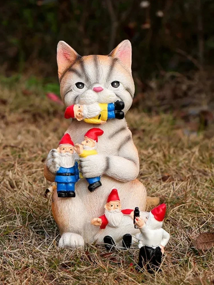 

Mischievous Cat Garden Gnome Statue Cat Eating Dwarf Garden Sculpture Waterproof Resin Garden Figurine Home Office Art Decor