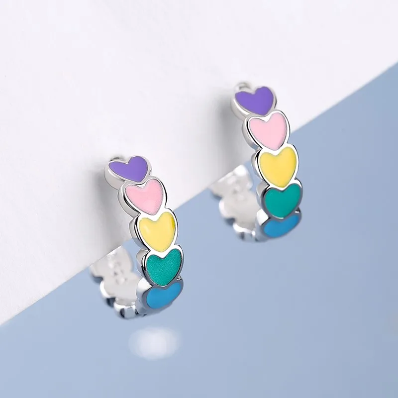 

Элегантные радужные эмалированные сердца, маленькие серьги-кольца Huggies для женщин и девушек