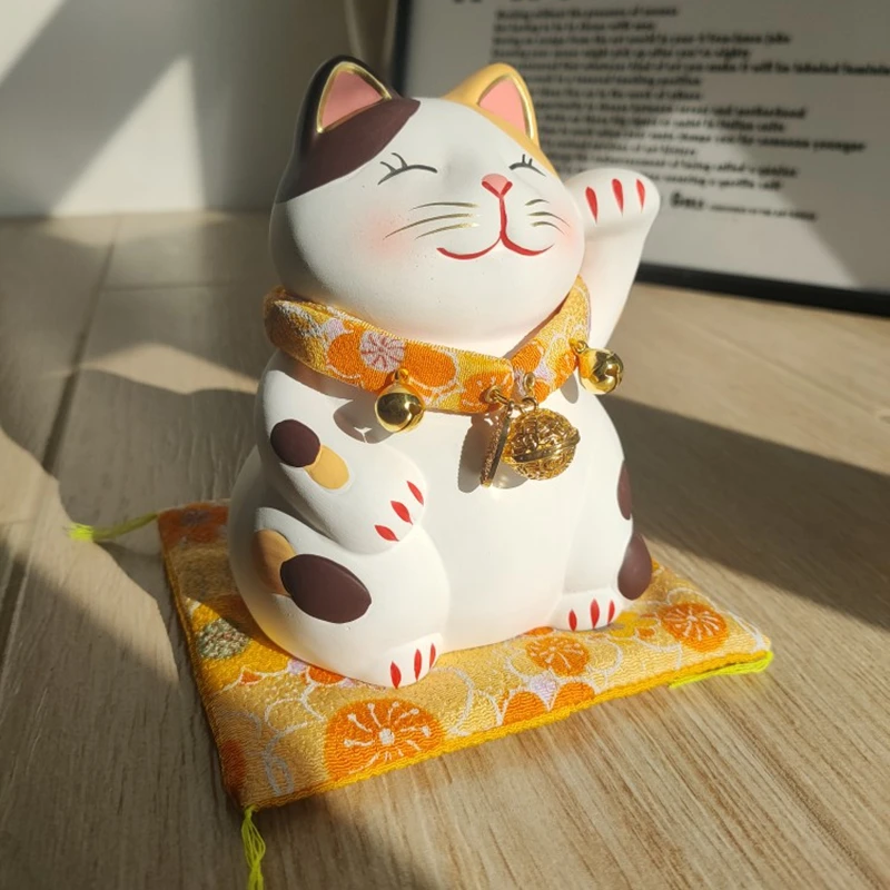 

Керамическая статуэтка Maneki Neko cerakorie