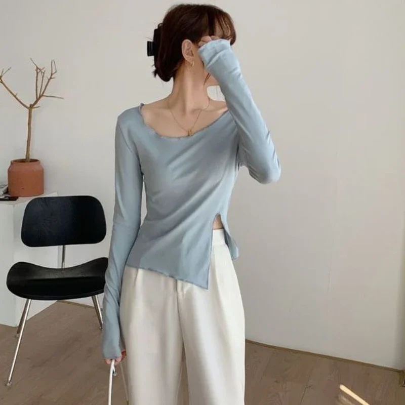 Футболки женские сексуальные тонкие минималистичные с чистым боковым разрезом