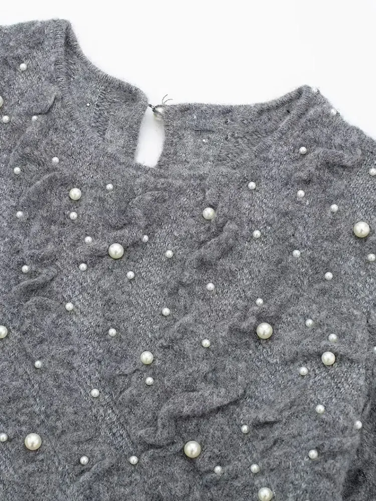Женский вязаный свитер с искусственным жемчугом длинным рукавом