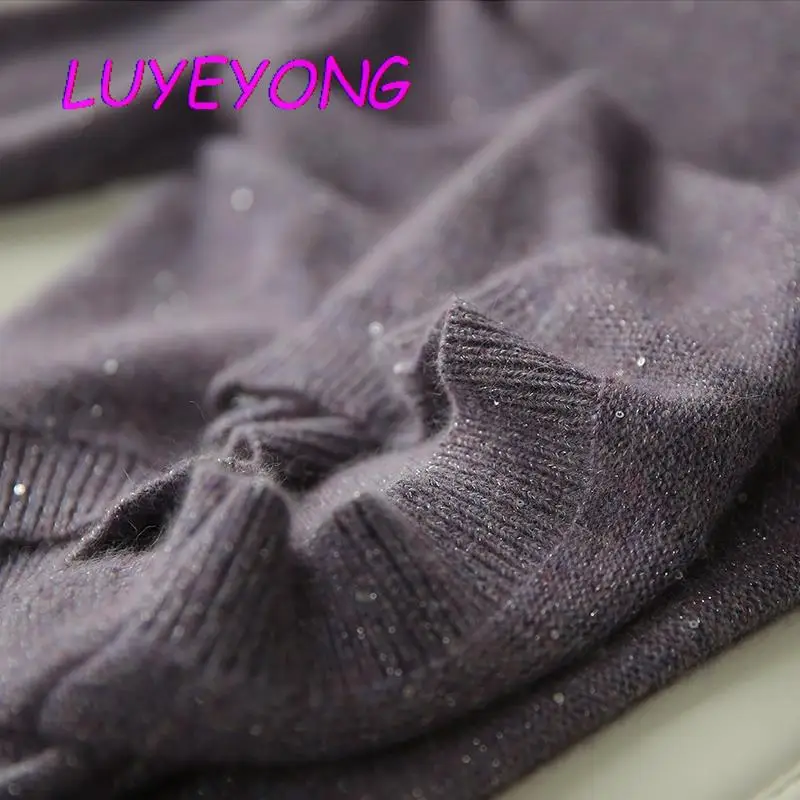 Женский пуловер с круглым вырезом сияющий однотонный фиолетового цвета длинными