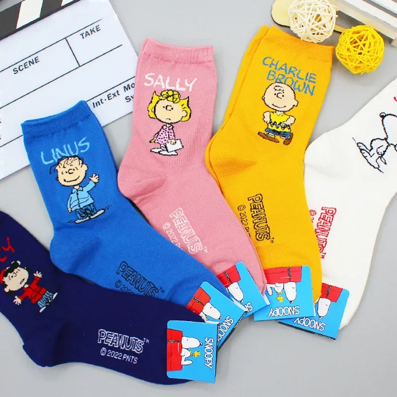 ze Kawaii Disney skarpetki śliczne Charlie Snoopy jesienno-zimowa nowa kreskówka Anime edycja koreańska damskie środkowe dla dzieci prezenty