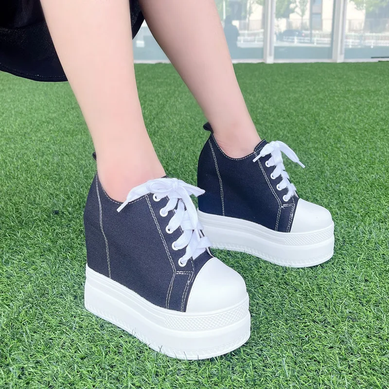 

Женские демисезонные туфли на танкетке 15 см