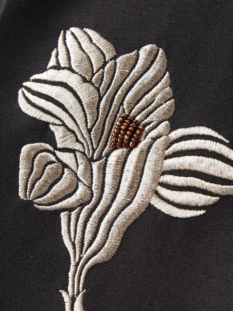 Женский традиционный этнический жилет с вышивкой