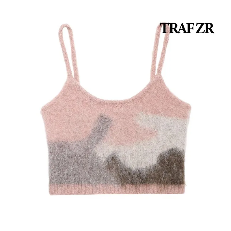 Женский трикотажный топ на бретелях с вырезами