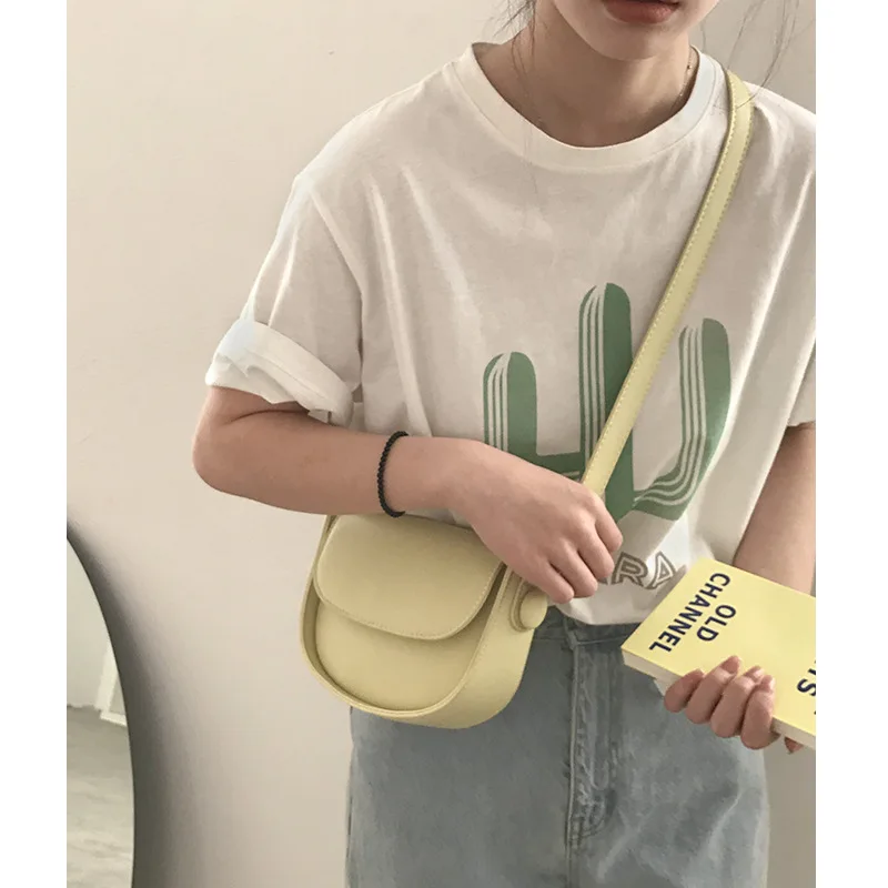 

women's bag 2022 trend New fashion French minority high grade sense versatile Mini flip saddle type messenger bags