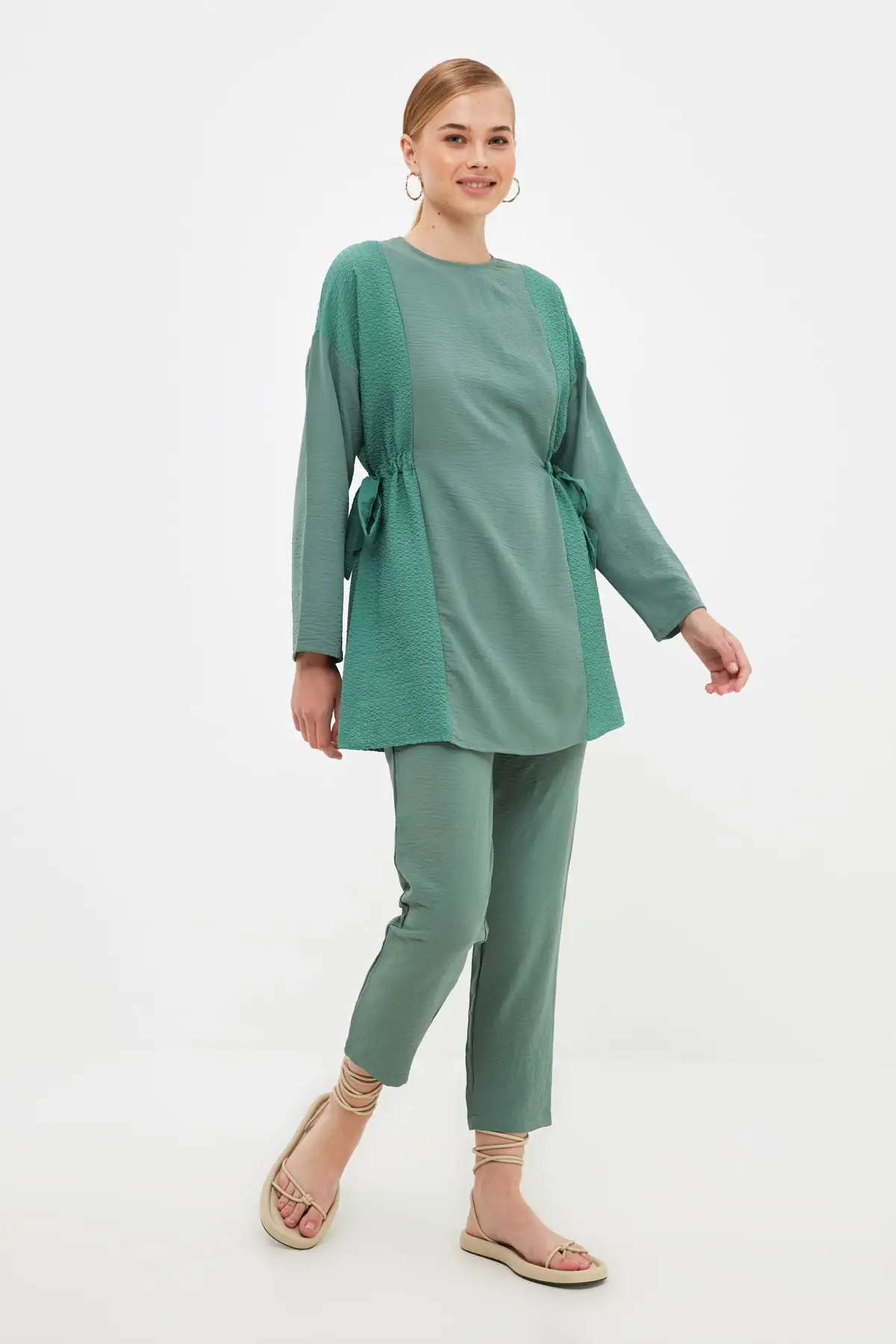

Trendyol изп детальный подтоп костюм TCTSS21US0005
