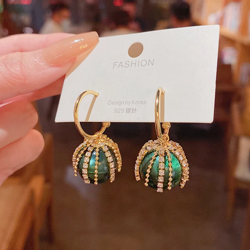 

New French vintage geometric earrings women's super shimmer delicate rhinestone emerald earrings