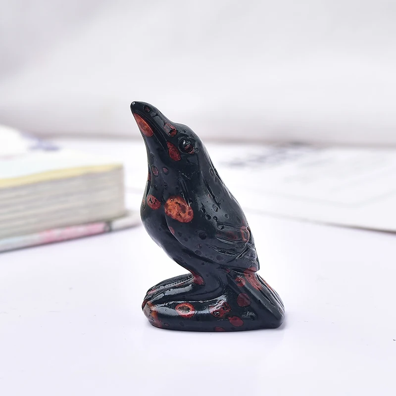 

Статуэтка ворона из обсидиана