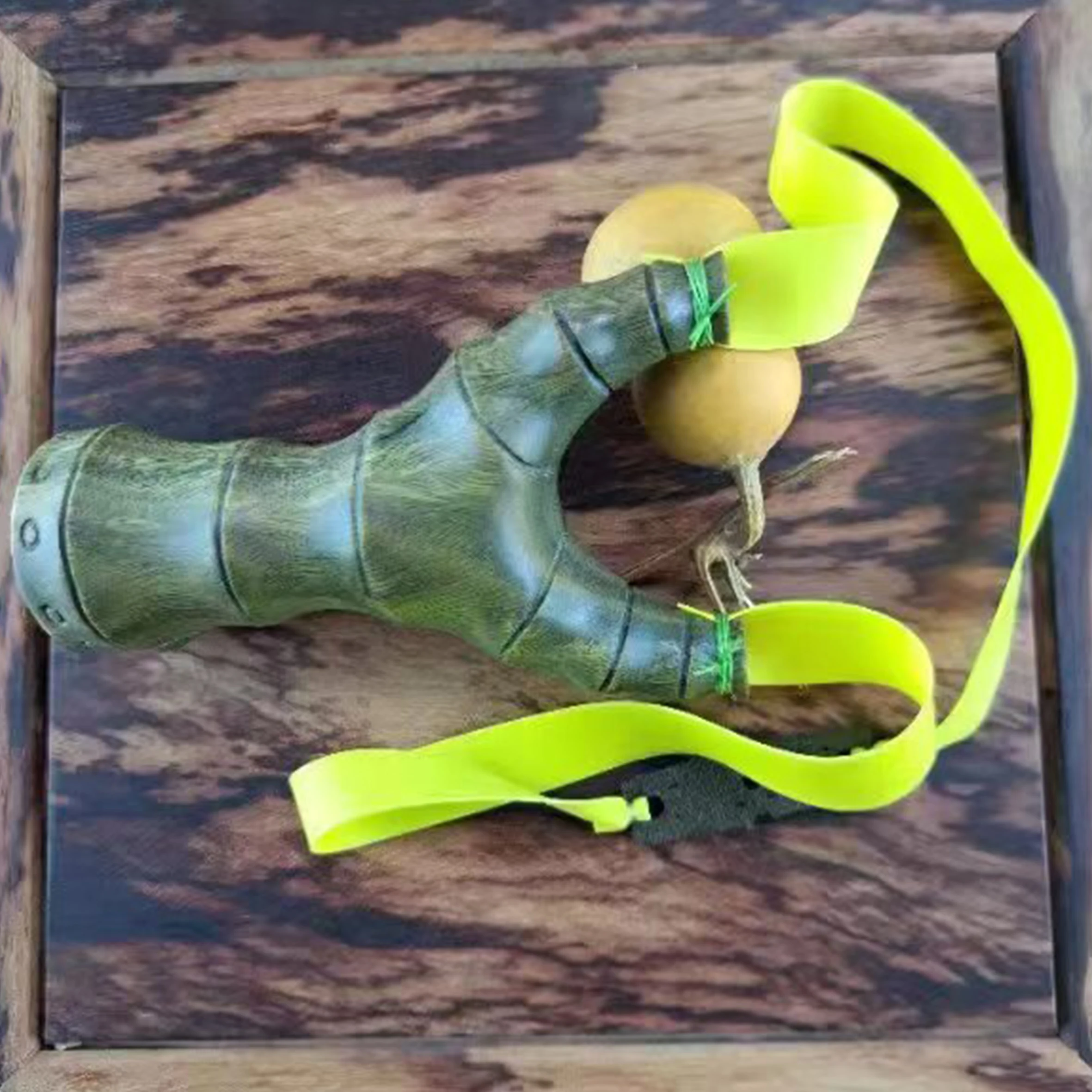 

Slingshot Hand Carved Argentina Green Sandalwood Smooth and Sturdy Wood Outdoor Hunting Slingshoots Catapult Handle Cool Design