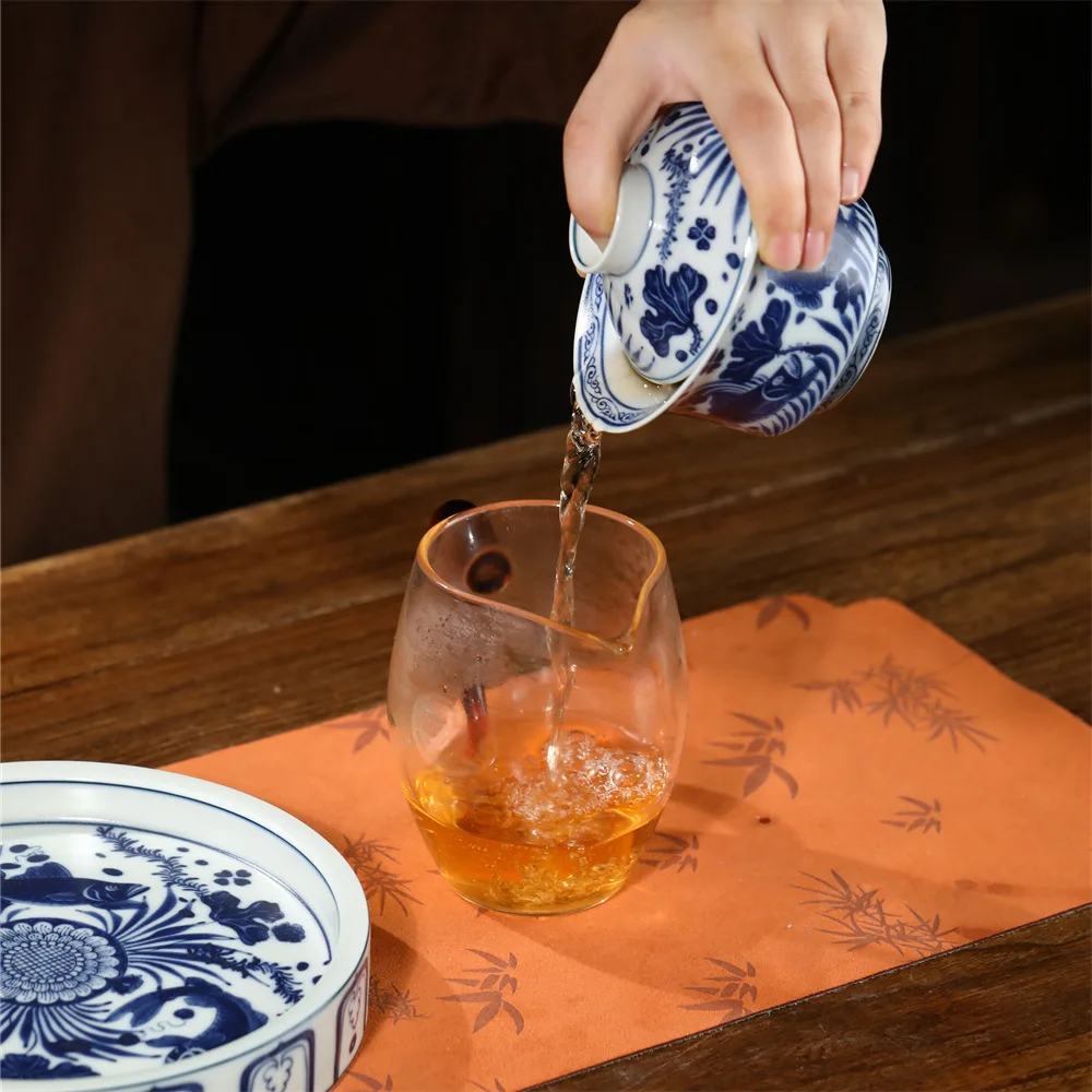 Цзиндэчжэнь Юань синий и белый цветок рыбные водоросли узор чаша для заваривания