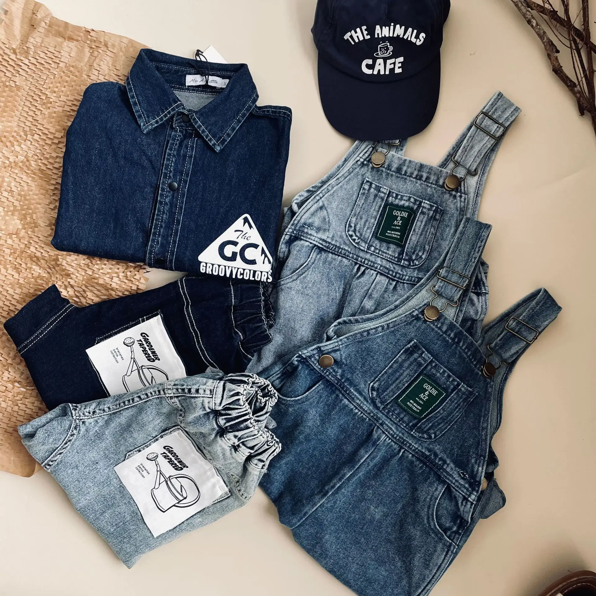 

Детский джинсовый комбинезон G & A, на возраст 1-9 лет