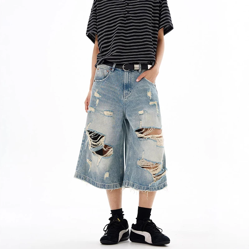 Фото Мужские джинсовые шорты WTHT Fashion с градиентным эффектом, рваными краями и винтажным дизайном, летние, свободного кроя, в стиле High Street, модель 2026, 2A3127 №5