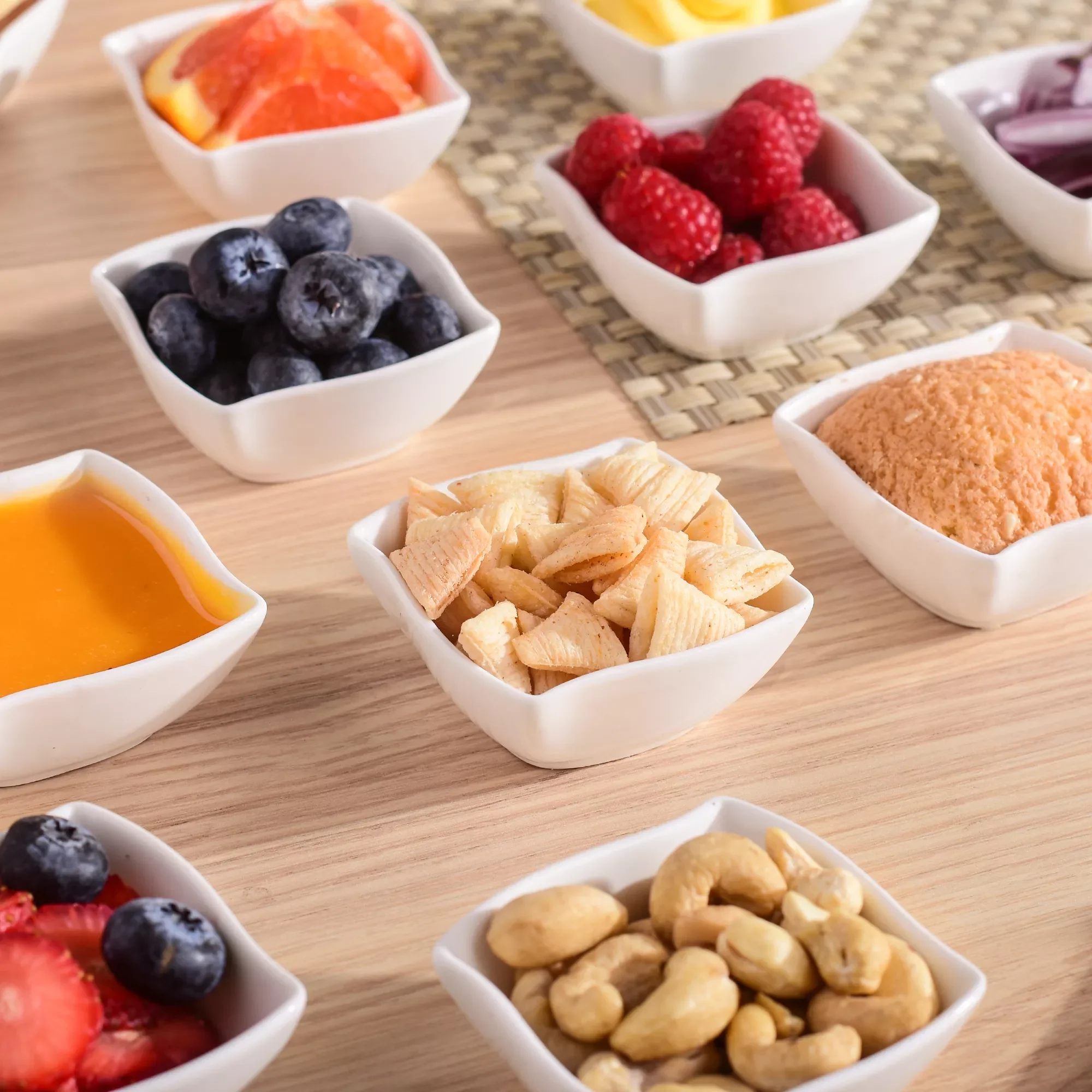 

16-Piece 2.5" Mini Ramekins Ivory White Porcelain Snack Dessert Bowl China Ceramic Cream Fruit Dishes(6.5 * 6.5 * 3cm)