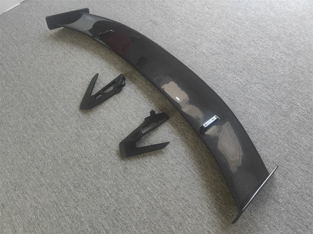 Высококачественный комплект заднего спойлера P-типа из углеродного волокна для