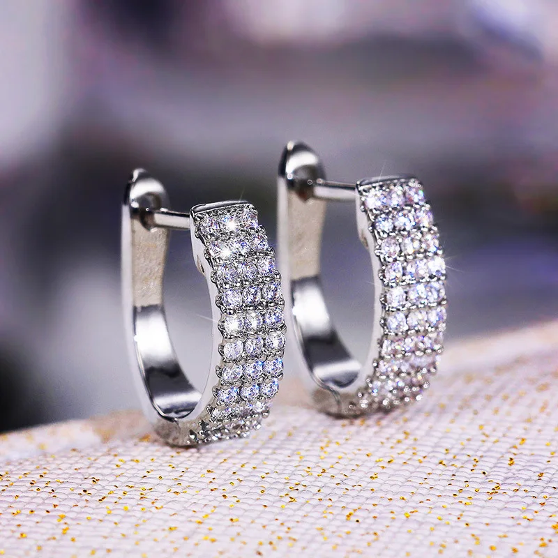 

Женские серьги в форме буквы U с фианитами