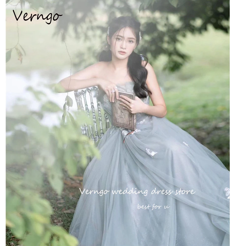 

Verngo Fairy Dusty Blue Tulle Prom Dresses Strapless Pleats Evening Gowns Korea Lady Garden Bride Gowns Formal Party Princess