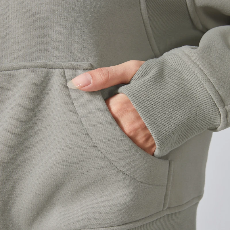 Женские спортивные куртки с карманами и отверстиями для большого пальца