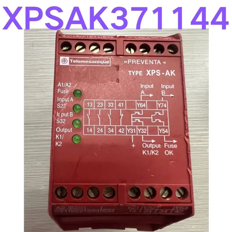 Б/у тест ОК Реле безопасности XPSAK 371144