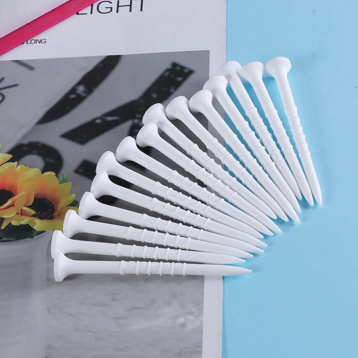 

15pcs Lightweight and Durable Plastic Scale Tees for Golfer (White)