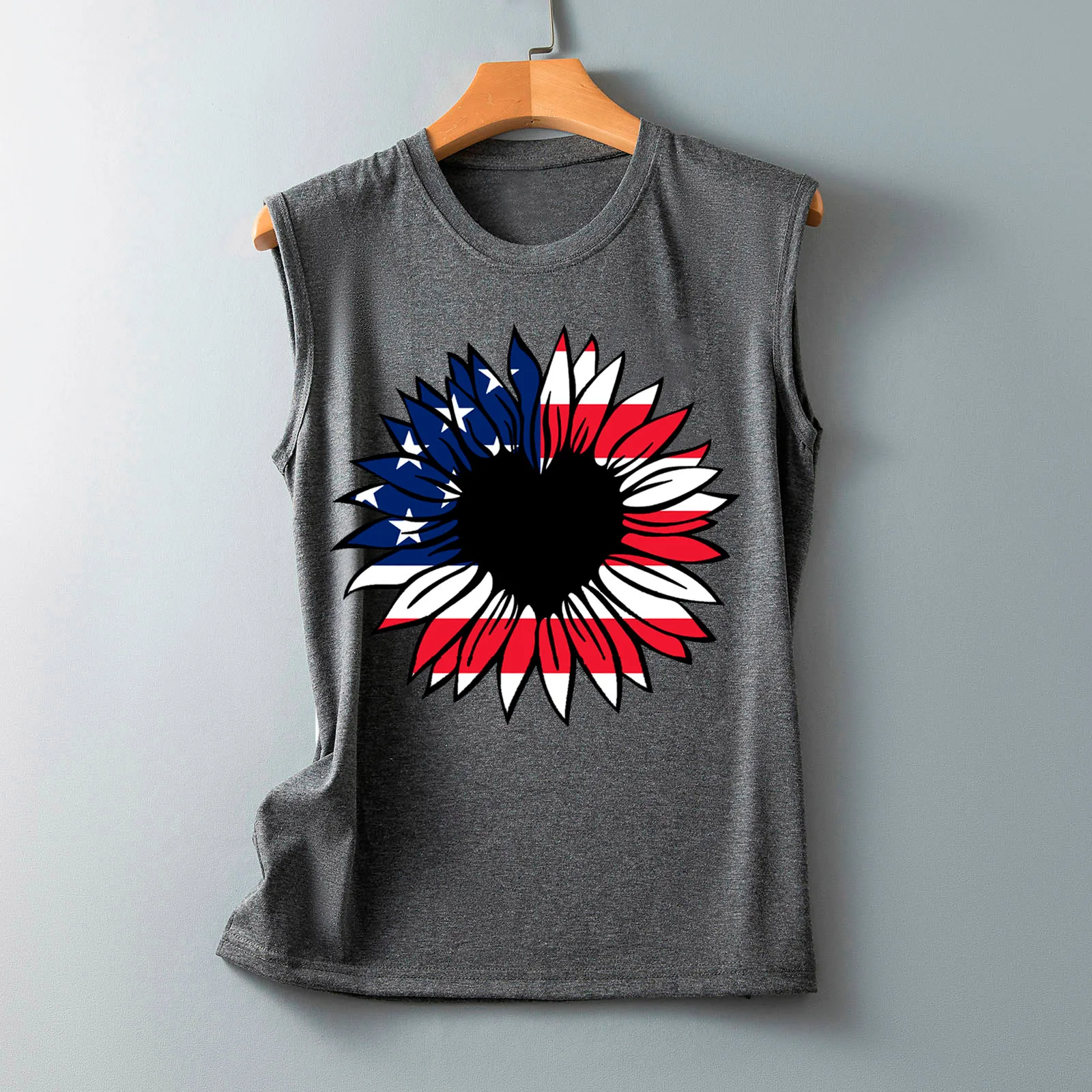 

Майка женская летняя без рукавов с круглым вырезом и принтом