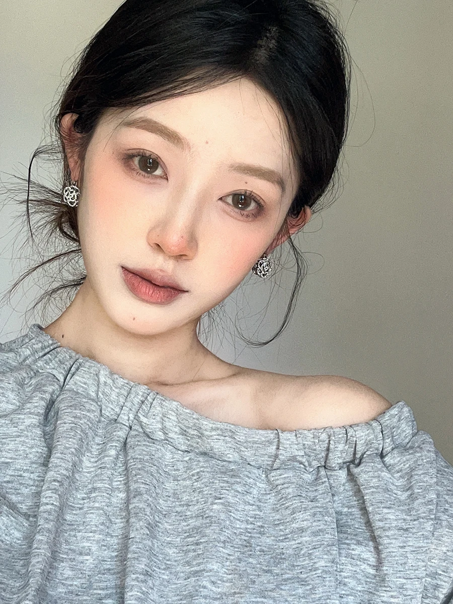 Изысканные серьги с микроинкрустацией цирконом и камелией французские легкие