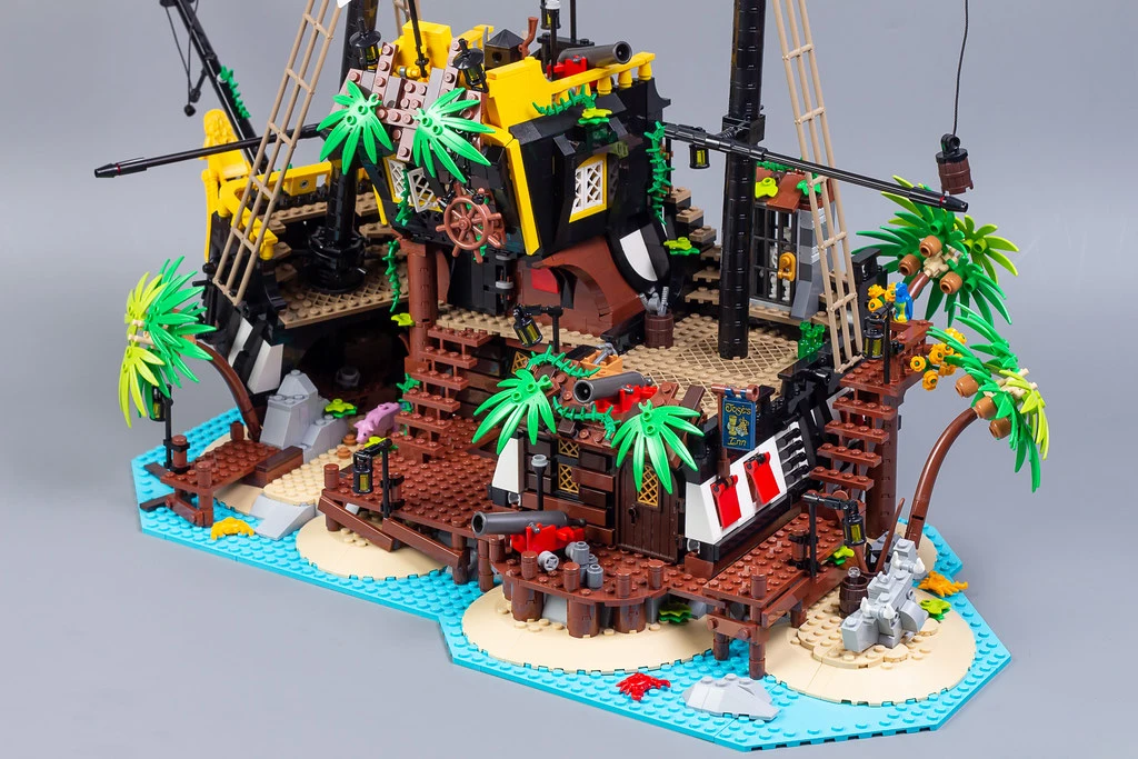 IN STOCK 2545 PCS Pirates of Barracuda Bay Building Blocks Bricks Compatible 21322 698998 Kid Birthday Christmas Gifts