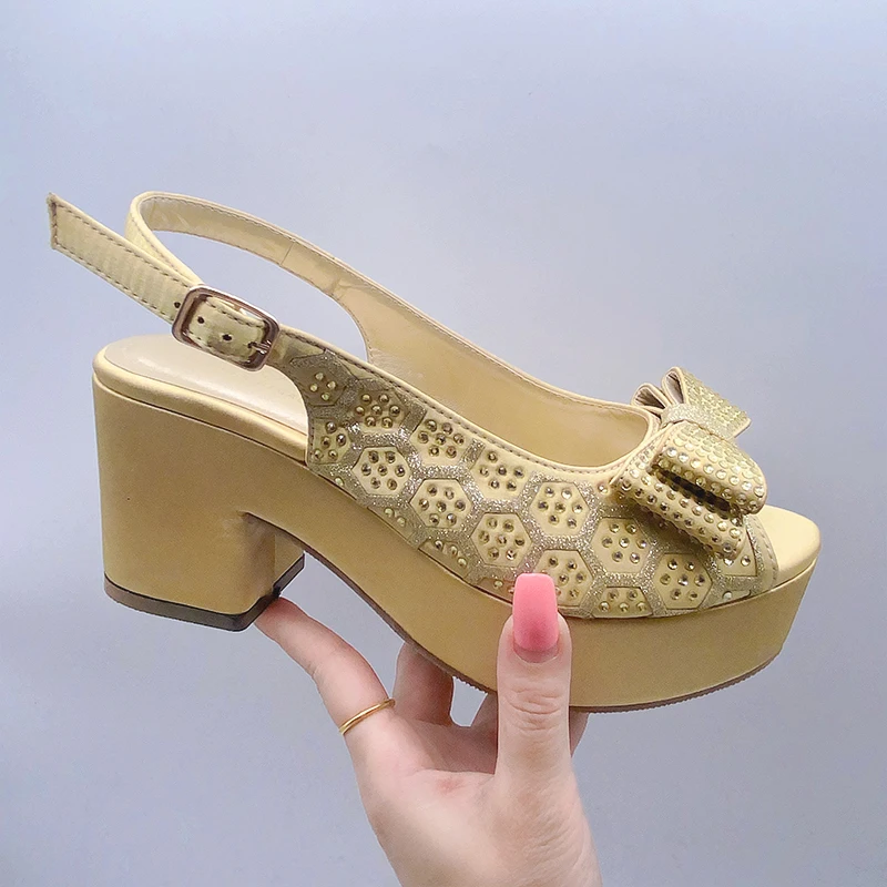 Женские сандалии на платформе и высоком массивном каблуке модные роскошные с