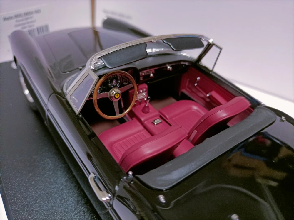 Модель автомобиля из полимерного металла в масштабе 1:18 250 GT SII 1960