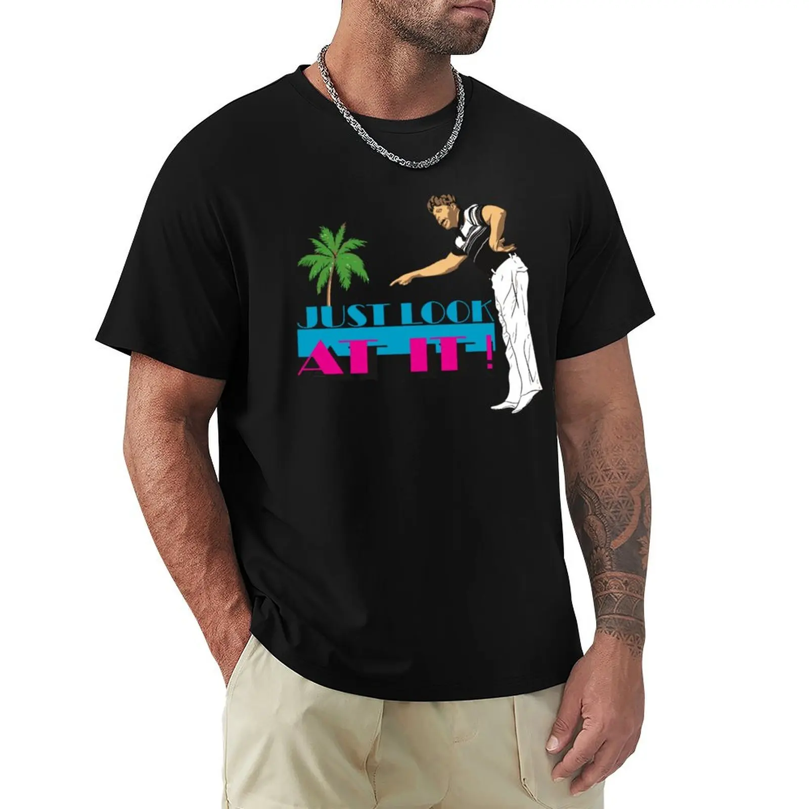 Фото Футболка Ed Bassmaster Merch Edbassmaster Just Look At It, рабочий стиль, повседневная футболка №1